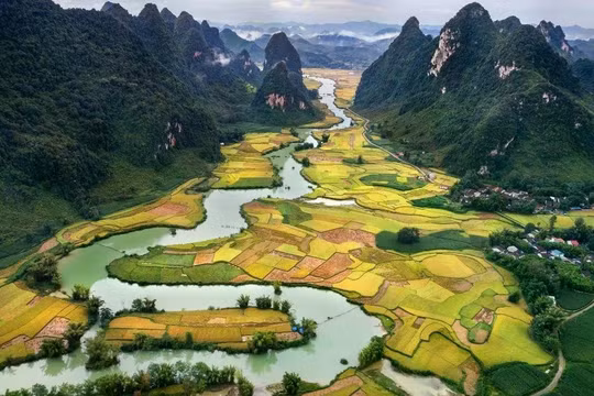 Một dân tộc mạnh là một dân tộc còn giữ được lòng nhân ái trong trái tim con người