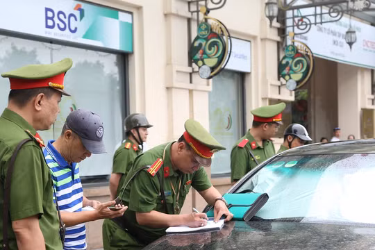 Phường Cửa Nam quyết liệt xử lý các "điểm nghẽn" trật tự đô thị