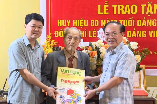 Nhà báo Lê Chỉnh - 80 năm tuổi Đảng, một đời tận hiến