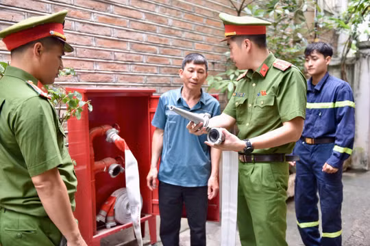 Chủ động “hóa giải” nguy cơ hỏa hoạn tại các ngõ sâu trên địa bàn phường Tây Hồ