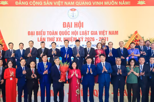"Các cấp Hội và hội viên Hội Luật gia Việt Nam quyết tâm nêu cao tinh thần phụng sự nhân dân"