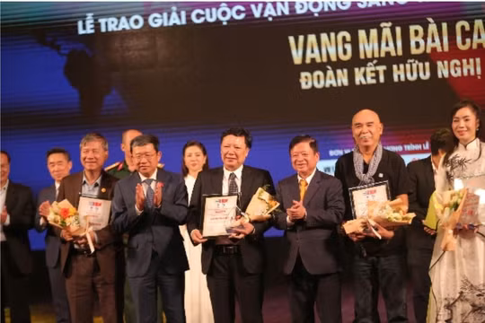 Từ "Nhà báo chúng tôi" đến "Mắt sáng lòng trong"
