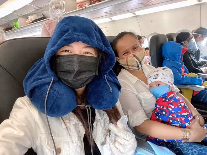 Bà xã Đăng Khoa và mẹ cuối cùng cũng được lên chuyến xe 