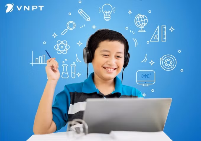 Học sinh học trực tuyến bằng giải pháp VNPT E-Learning.