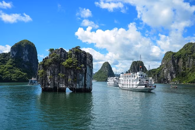 Hòn Đỉnh Hương, một biểu tượng của Hạ Long được in trên đồng tiền 200 nghìn đồng của Việt Nam. Ảnh: Nguồn internet