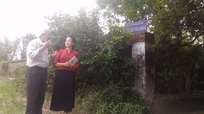 Soạn giả, Nghệ sĩ Ưu tú, nhà báo Khúc Hà Linh là khách mời tham gia chương trình của làm phim về lịch sử văn học của VTV