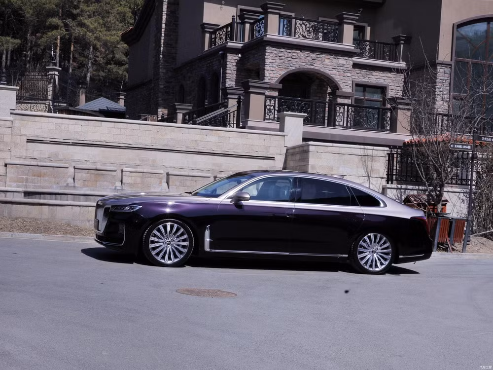 H9 với ngoại thất hai tông màu như&nbsp;Maybach. Ảnh: Carscoops