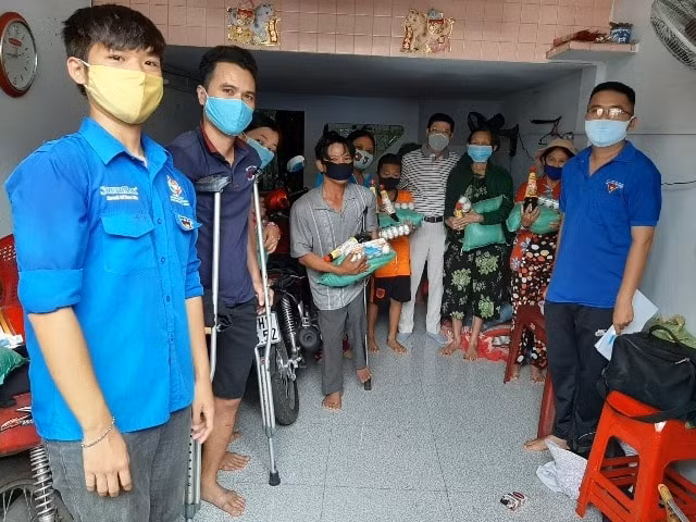 Đây là một trong những hoạt động thiết thực của Báo Nhân Dân giúp người lao động nghèo trong thời điểm dịch Covid-19 đang diễn biến phức tạp.