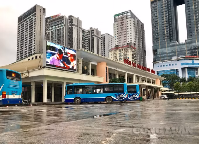 Quang cảnh Bến xe Mỹ Đình sáng ngày 23/4