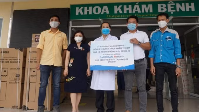 Công ty CP Cơ điện lạnh Đại Việt tặng máy lọc nước Daikiosan và Makano cho Bệnh viện điều trị Covid-19 Cần Giờ