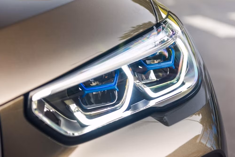 Hệ thống đèn BMW Laserlight trên phiên bản X5 xDrive40i xLine Plus.