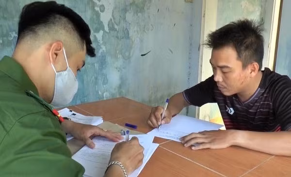 Đối tượng Nguyễn Thành Luận tại cơ quan công an.