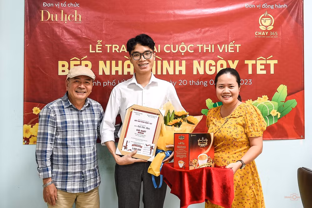 trao giai thuong cuoc thi viet bep nha minh ngay tet hinh 1
