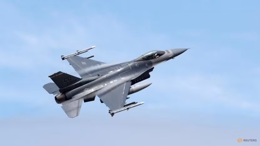 ukraine keu goi quoc hoi my chap thuan vien tro may bay chien dau f 16 hinh 1