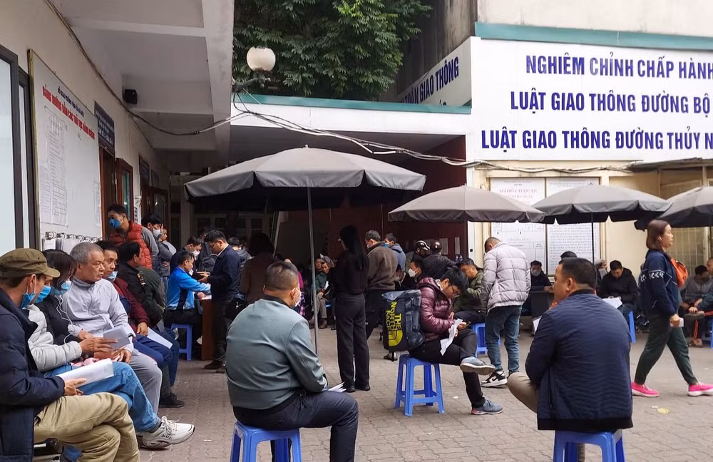 khac phuc vuong mac kho khan khi nguoi dan doi giay phep lai xe hinh 1