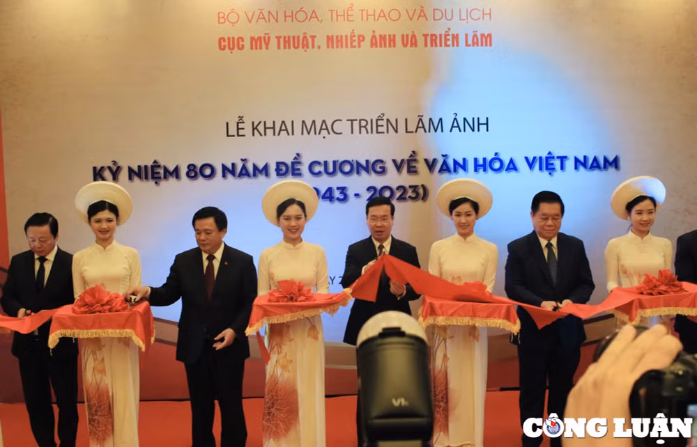 khai mac trien lam anh ky niem 80 nam de cuong ve van hoa viet nam hinh 1