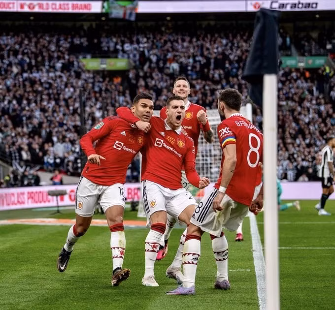 man united vo dich cup lien doan anh ten hag co danh hieu dau tien hinh 2
