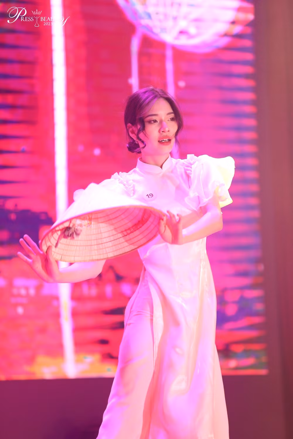 press beauty 2023 dan thi sinh tai sac ven toan toa sang trong vong ban ket hinh 4