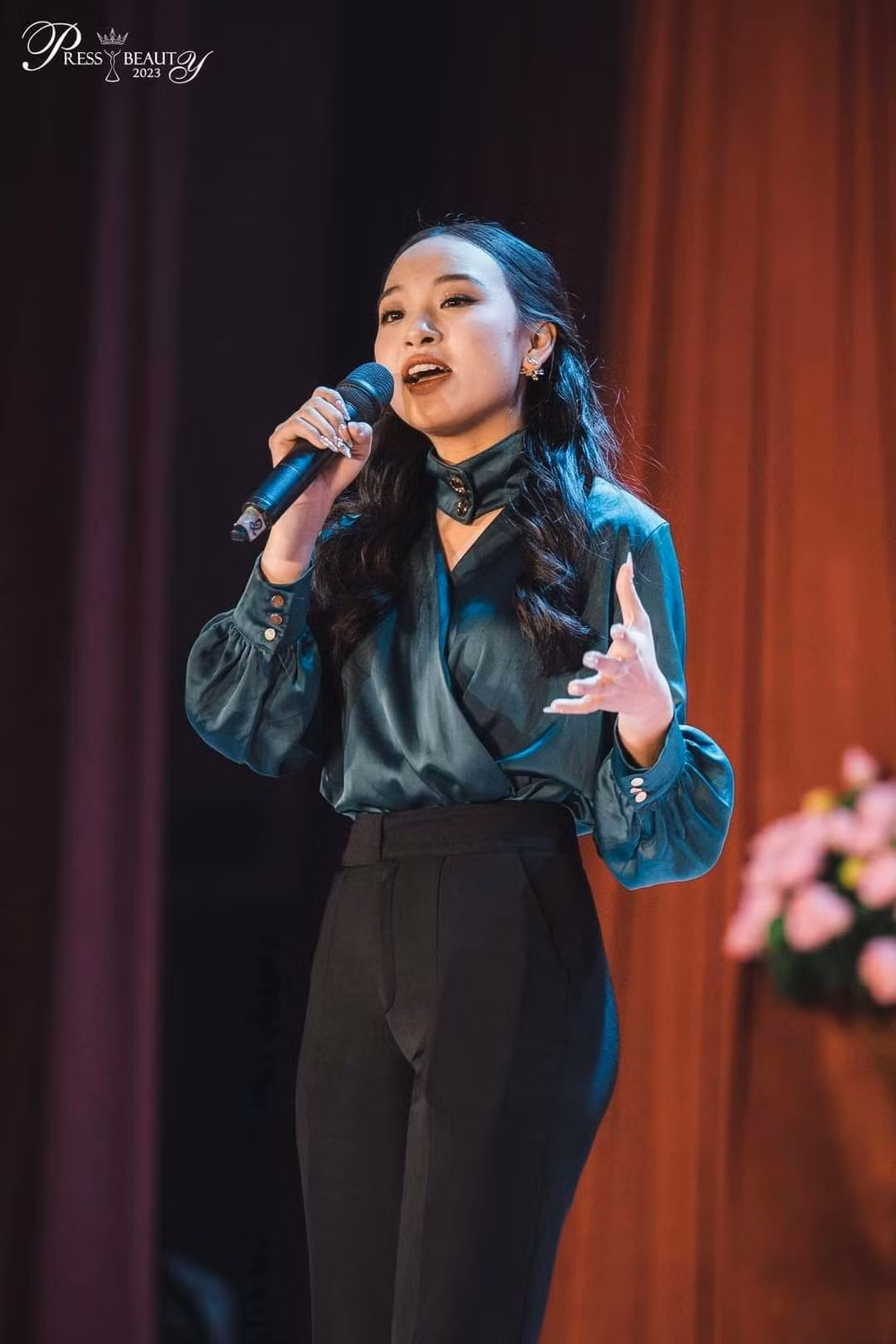 press beauty 2023 dan thi sinh tai sac ven toan toa sang trong vong ban ket hinh 9