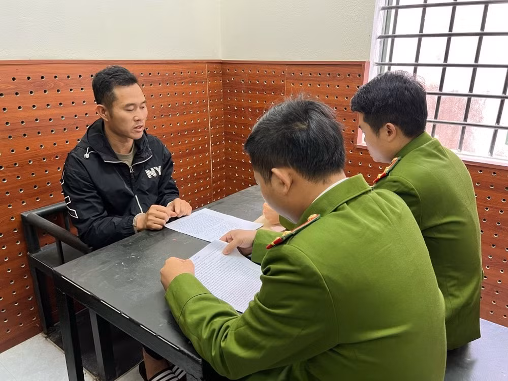 bat doi tuong mua ban 2000 vien ma tuy tu lao ve viet nam hinh 1