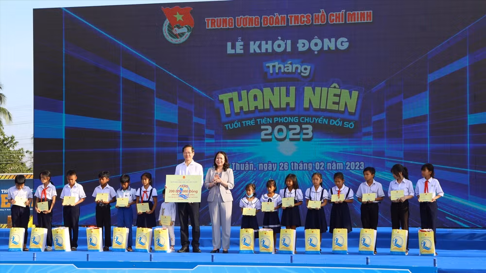 luc luong thanh nien co nhieu dong gop to lon trong cong cuoc doi moi xay dung va bao ve to quoc hinh 3