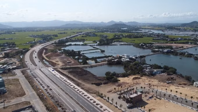 xem xet dau tu xay dung 53km duong tranh long xuyen hinh 1