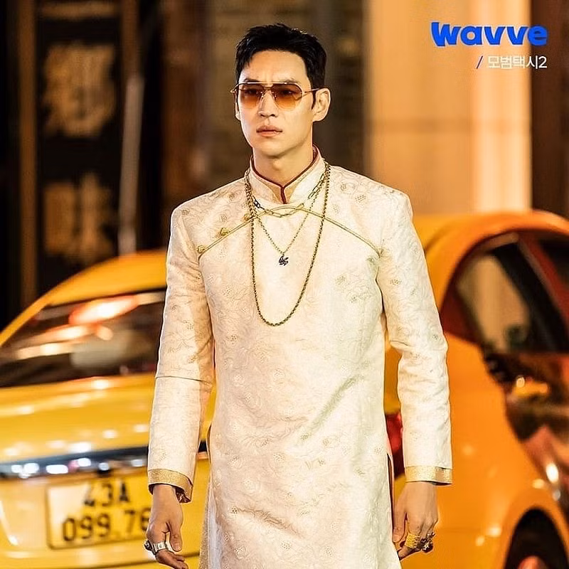 nam dien vien han quoc mac ao dai viet nam dep xuat than trong taxi driver 2 hinh 2