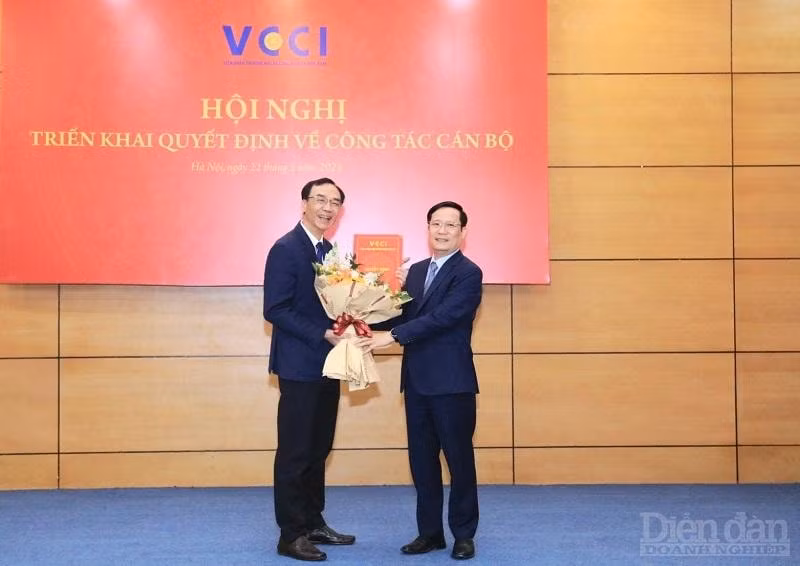 nha bao nguyen linh anh duoc bo nhiem giu chuc pho tong bien tap phu trach tap chi dien dan doanh nghiep hinh 1