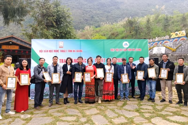 ha giang quang ba du lich qua trai sang tac my thuat hinh 3
