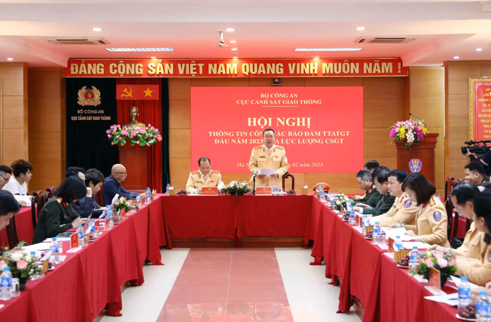 cuc canh sat giao thong noi gi ve phan anh uong siro ngam thuoc sau rang dinh loi nong do con hinh 1