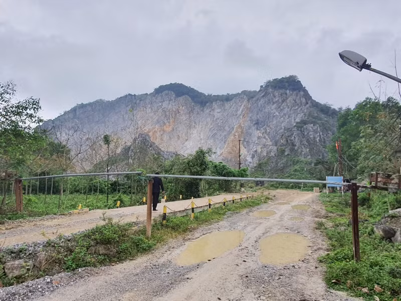 len nui dat min no da mot cong nhan nga tu vong o quang binh hinh 1