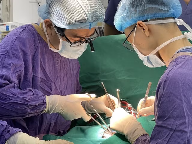 lan dau tien viet nam ghep da tang tim than cho cung 1 benh nhan hinh 1
