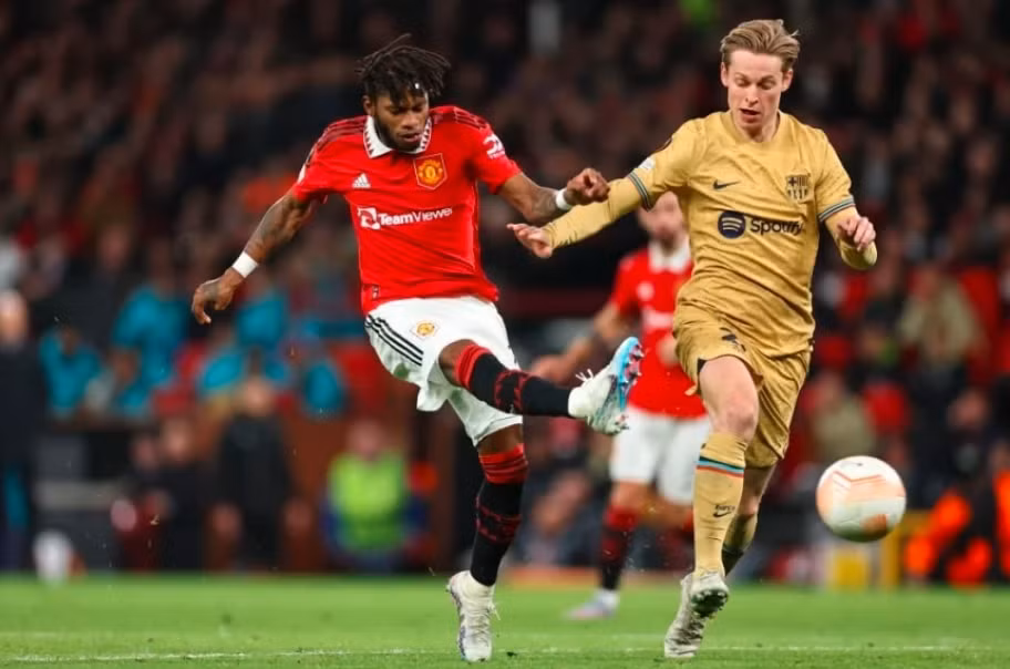 nguoc dong danh bai barca mu vao vong 1 8 europa league hinh 4