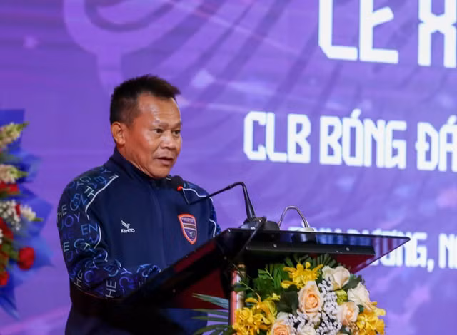 huan luyen vien lu dinh tuan tu chuc thuyen truong clb binh duong hinh 1