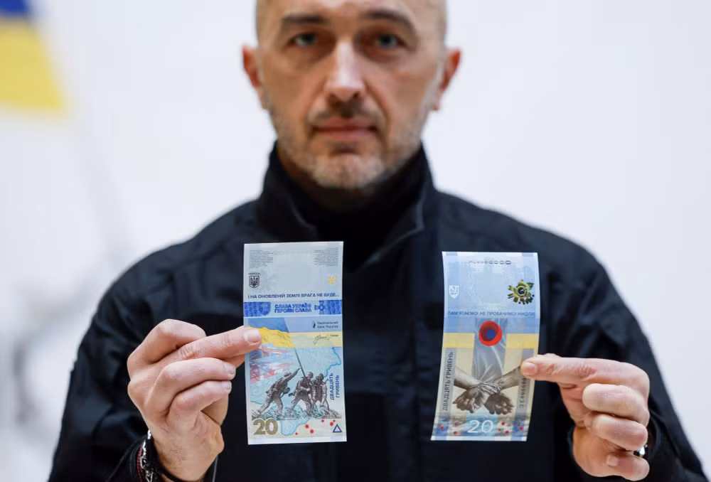 ukraine cong bo tien giay ky niem 1 nam cuoc chien voi nga hinh 1