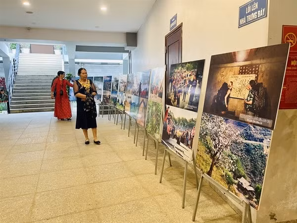 trien lam trung bay anh nghe thuat du lich dien bien hinh 5