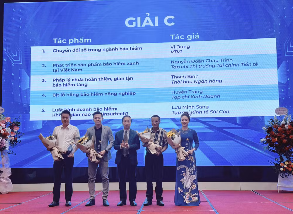 23 tac pham xuat sac doat giai bao chi ve bao hiem nam 2022 hinh 3