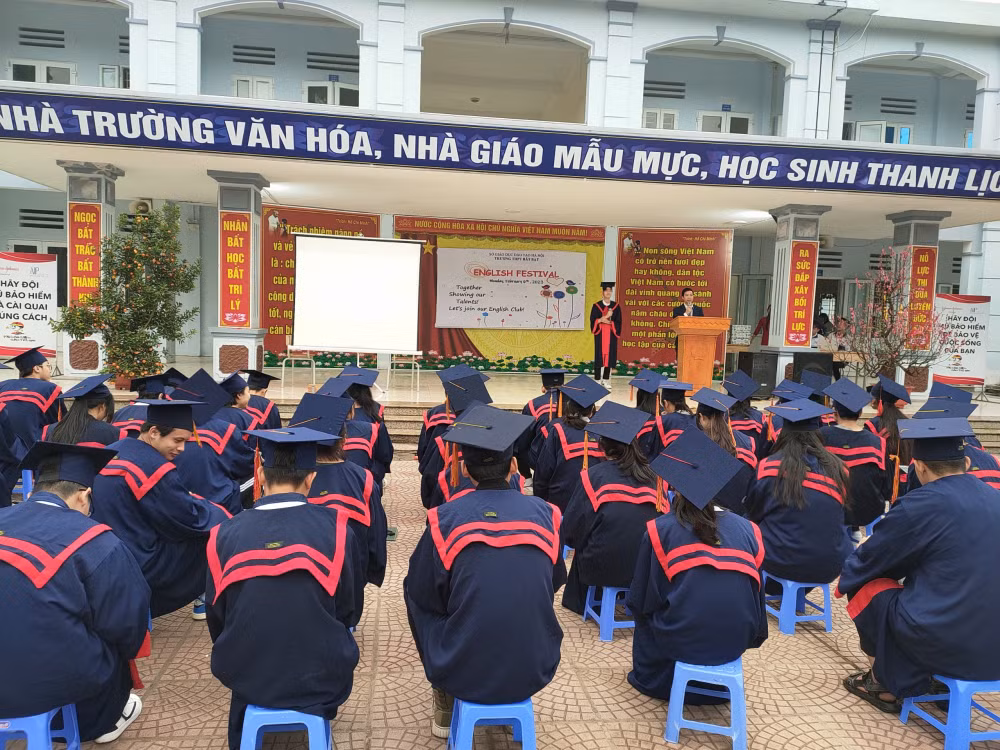 nhung khoi sac trong doi moi cong tac giao duc dao tao cua ngoi truong pho thong co be day lich su hinh 9