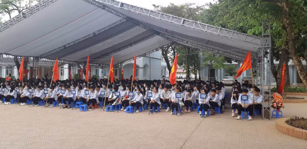nhung khoi sac trong doi moi cong tac giao duc dao tao cua ngoi truong pho thong co be day lich su hinh 1