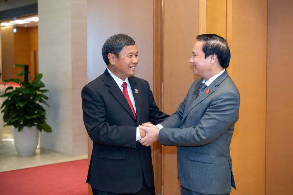cung co su tin cay gan bo giua hai quoc hoi viet nam lao hinh 2