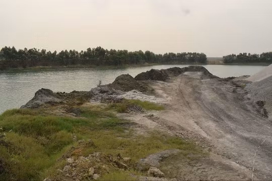 Khởi tố 3 bị can liên quan vụ đổ gần 700 tấn chất thải ra môi trường ở Bắc Ninh