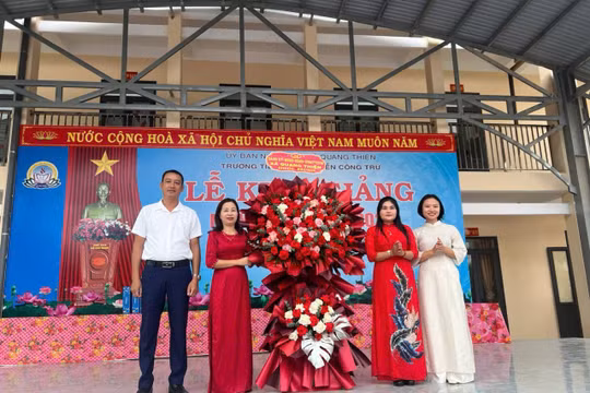 Hàng trăm nghìn học sinh Ninh Bình rộn ràng bước vào năm học mới