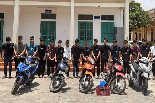Ninh Bình: Khởi tố 16 thanh, thiếu niên mang hung khí rượt đuổi, chặn xe đánh người