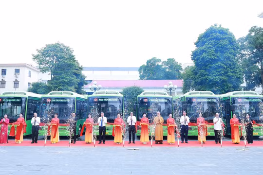 Thái Nguyên đưa tuyến xe buýt điện đầu tiên vào hoạt động
