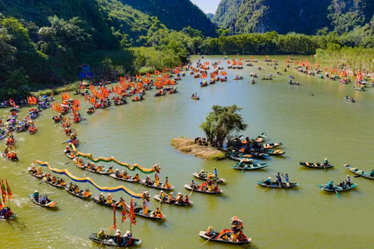 Lễ hội Sắc vàng Tam Cốc - Tràng An tôn vinh nghề nông truyền thống