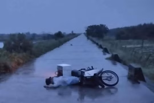 Hai người phụ nữ ở Ninh Bình bị sét đánh tử vong trên đường đi làm về
