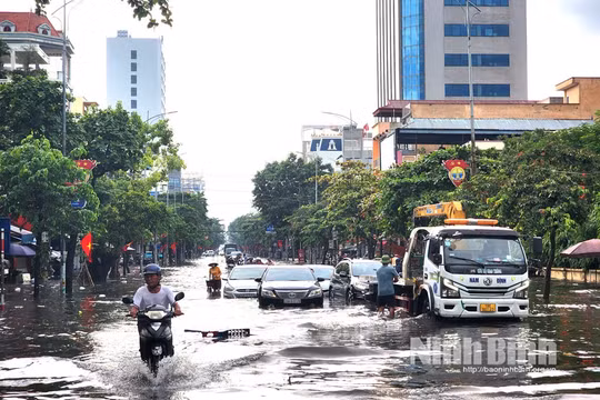 Ninh Bình chủ động ứng phó mưa lớn, nguy cơ ngập lụt, sạt lở