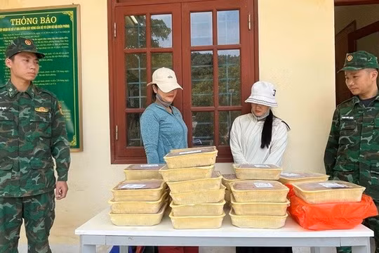 Liên tiếp phát hiện 2 vụ vận chuyển tôm hùm đất lậu, bốc mùi hôi thối qua cửa khẩu Lào Cai