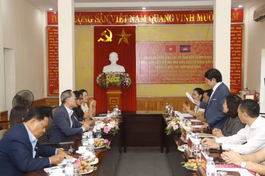 Đoàn đại biểu Câu lạc bộ Nhà báo Campuchia thăm và làm việc tại Ninh Bình