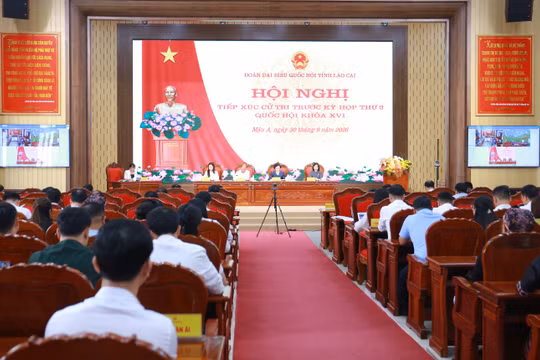Phó Thủ tướng Phạm Thị Thanh Trà tiếp xúc cử tri tại Lào Cai